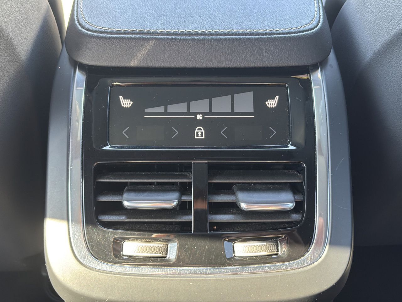 Volvo XC 90 R Design Recharge Plug-In Hybrid AWD - Samsaru's Car Outlet
