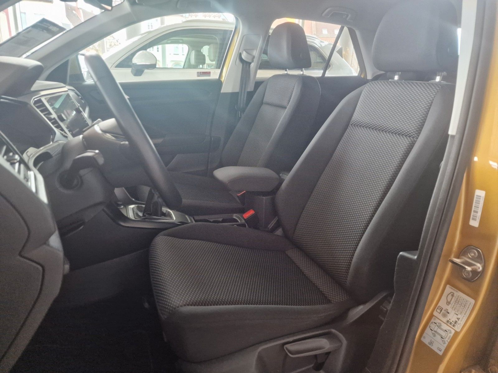 Volkswagen T-Roc Basis - Samsaru's Car Outlet