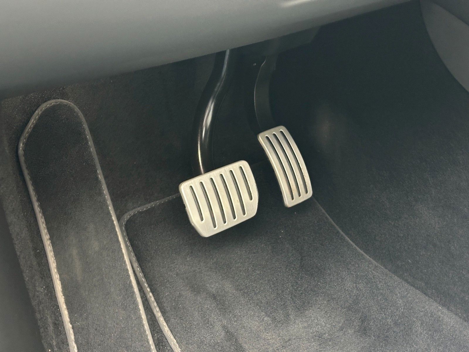 Tesla Model Y Performance Dual AWD*LEDER/Weiss*21Zoll*