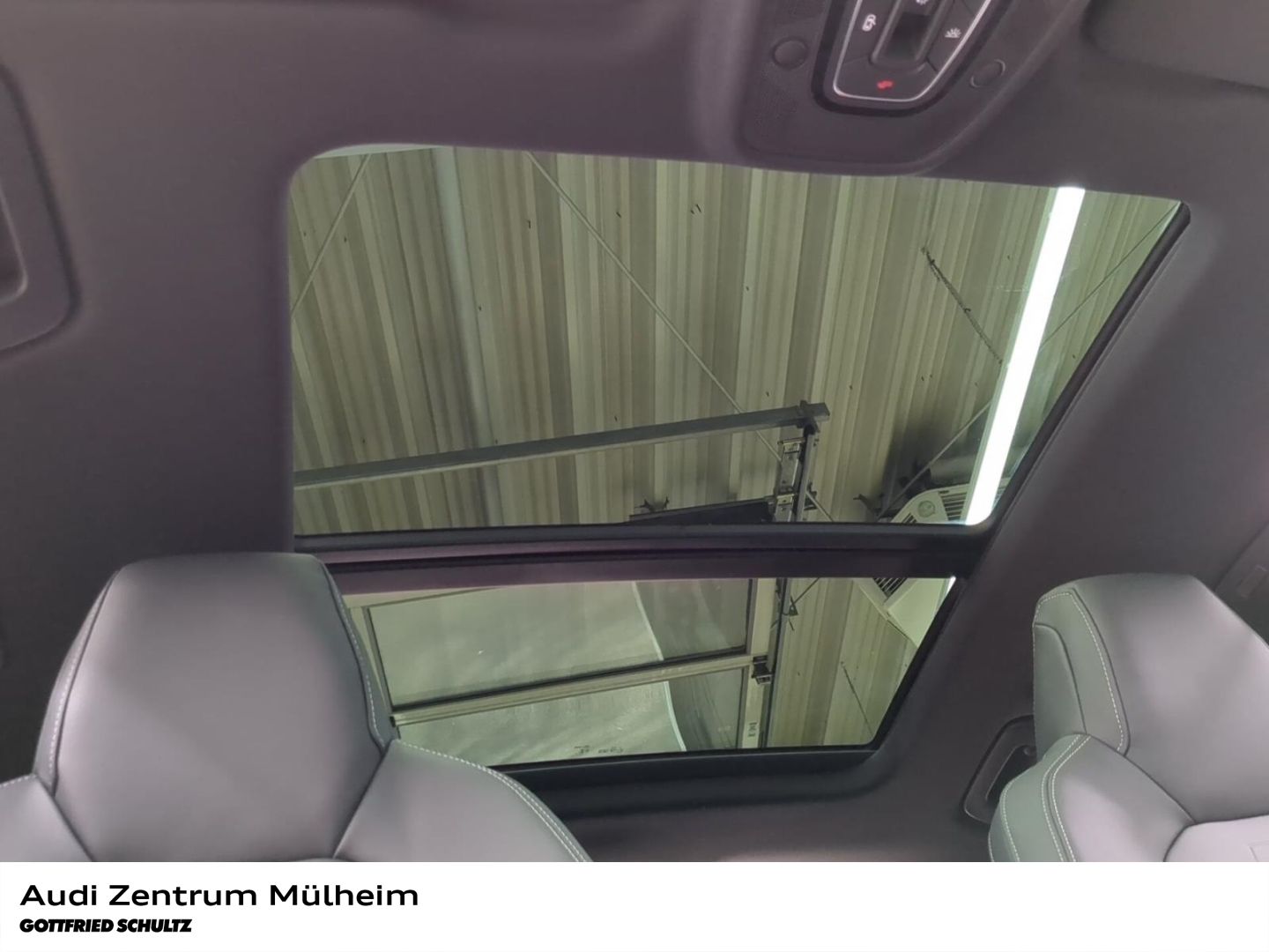 Audi RSQ8 performance 4.0 TFSI quattro305 km/h Luftfe