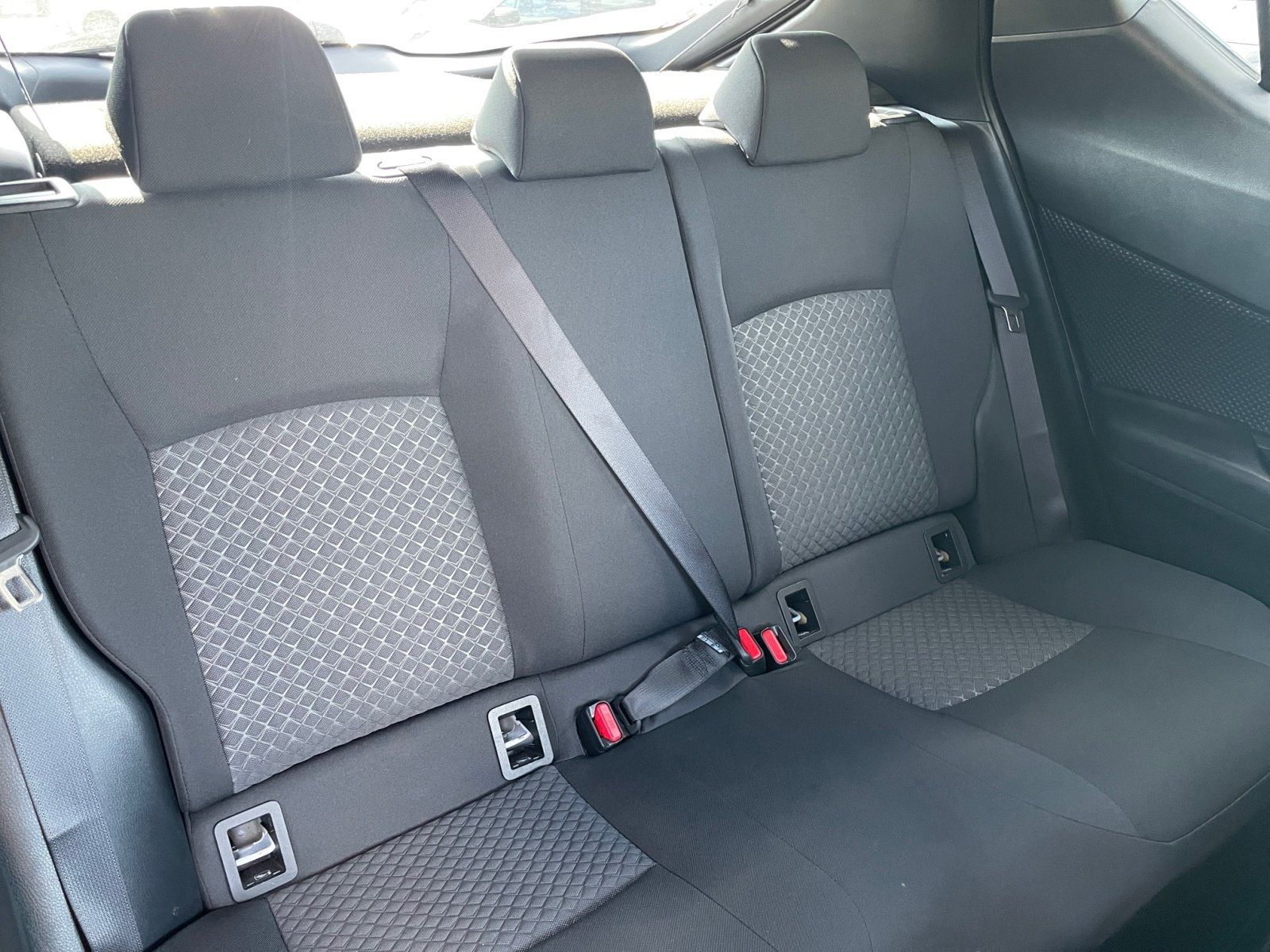 Toyota C-HR 1,8-l-Hybrid 5-Türer Team Deutschland Hybri