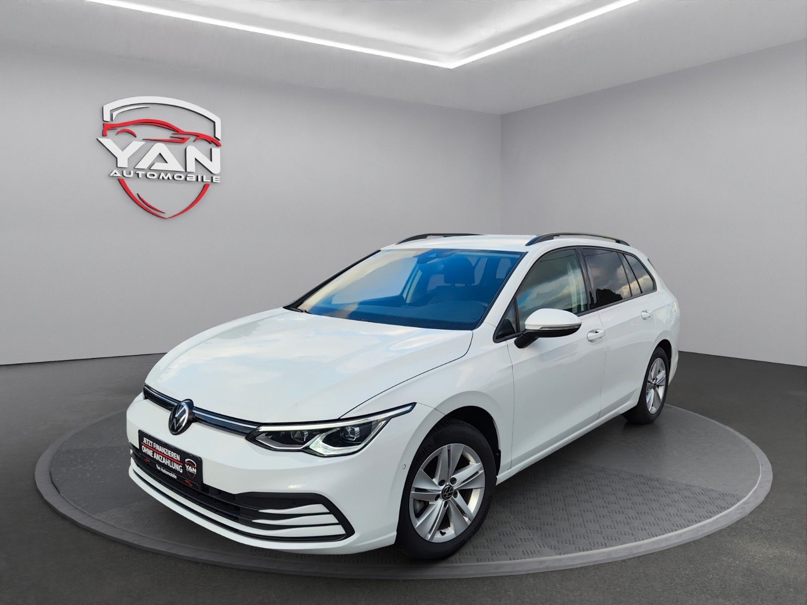 Volkswagen Golf VIII Variant 1.5 TSI - Samsaru's Car Outlet