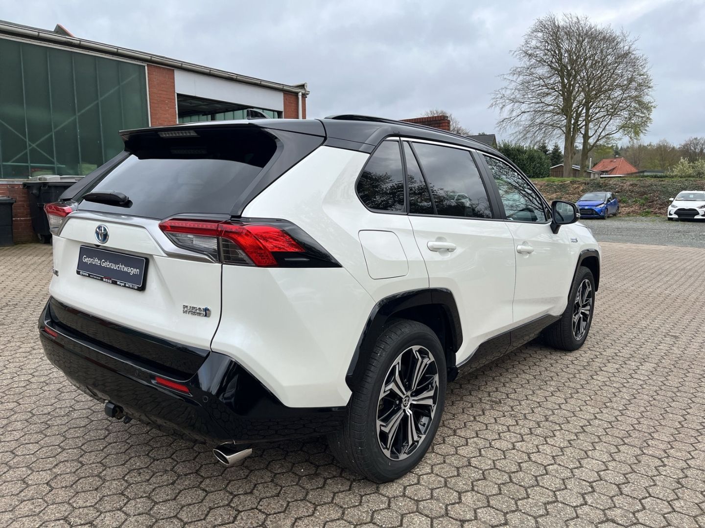 Toyota RAV 4 Plug-in Hybrid 4x4 - Samsaru's Car Outlet