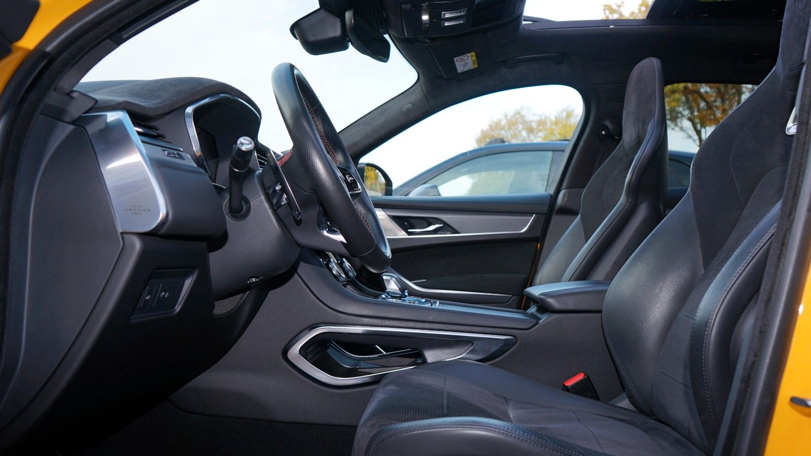 Jaguar F-PACE P550 SVR AWD*PANO*HUD*22"ALU*ACC*