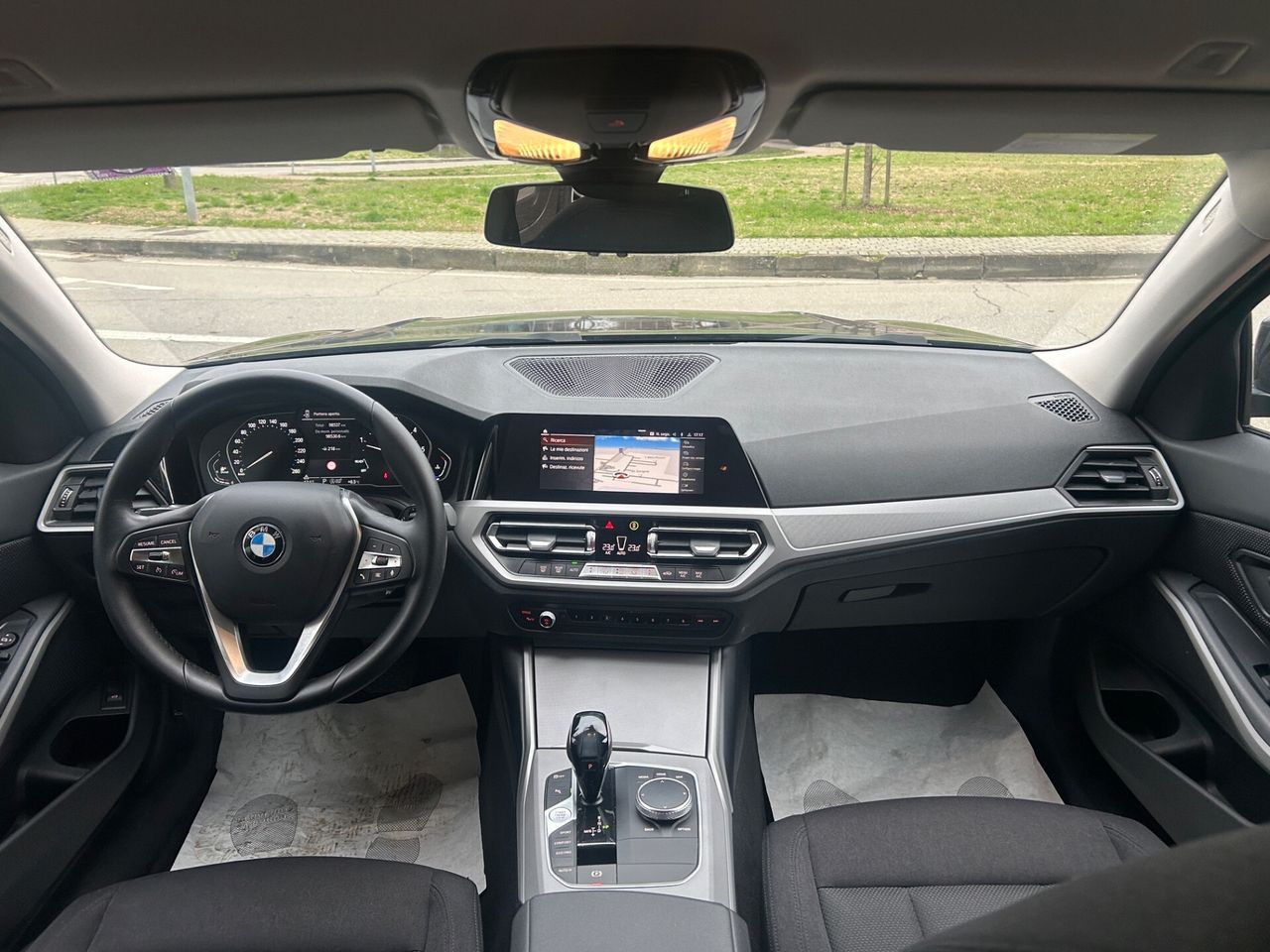 BMW 320 320d xDrive Touring Business - Samsaru's Car Outlet