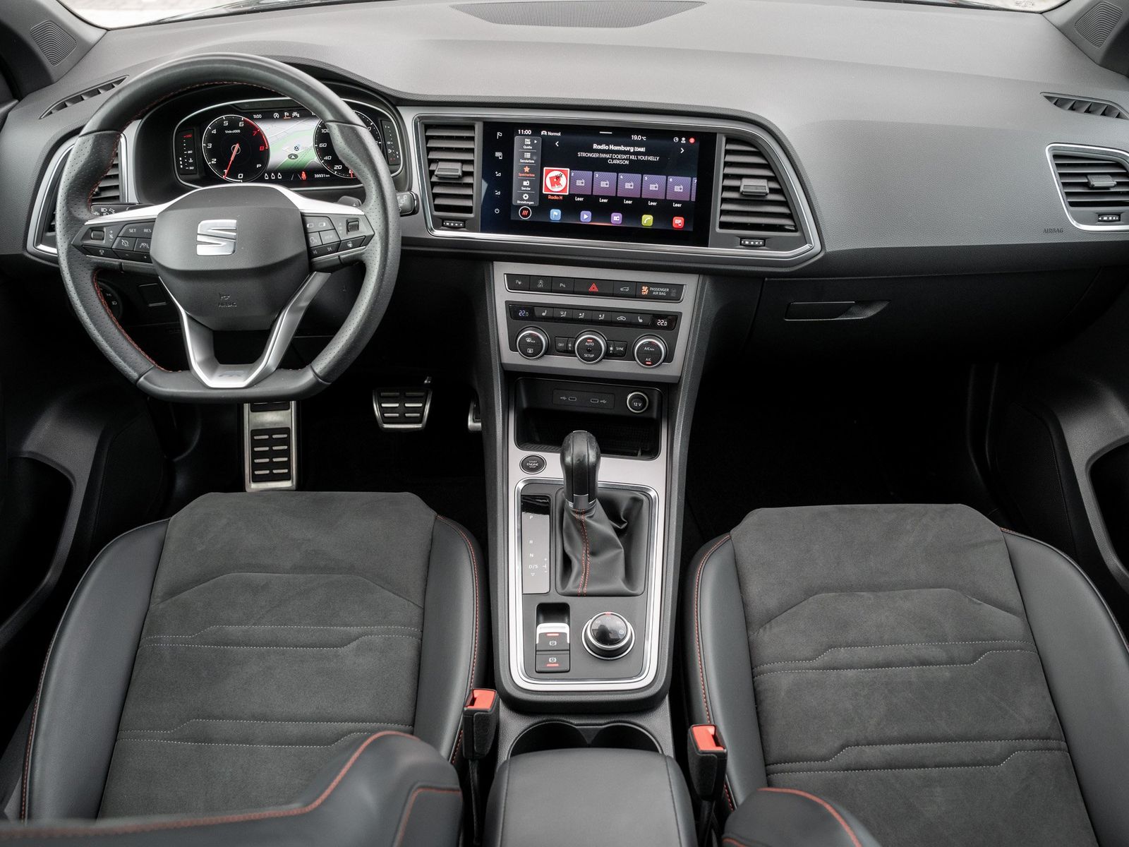 Seat ATECA FR 1.5 TSI DSG AHK Kam. Navi Pano Sportp.