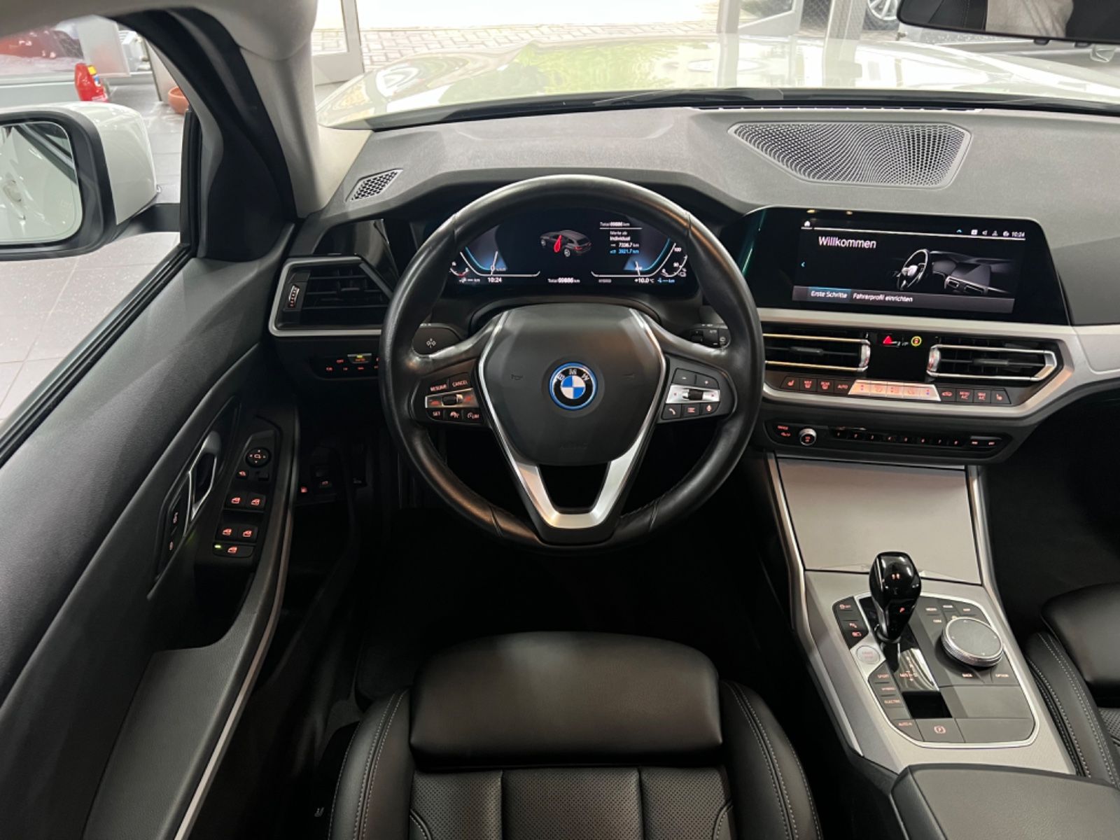 BMW 330 e Advantage Touring - Samsaru's Car Outlet