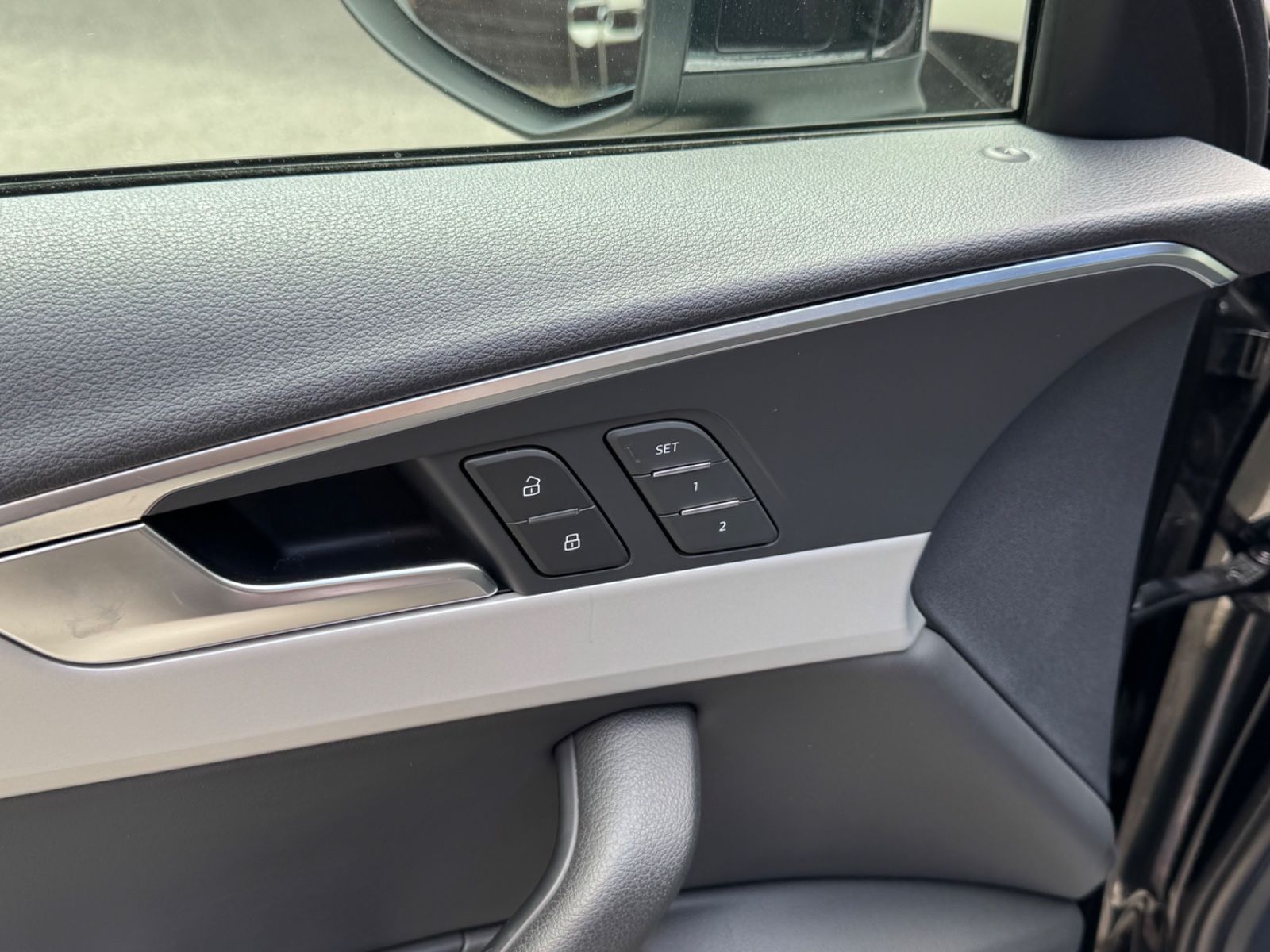 Audi A4 Avant 35 TFSI advanced - Samsaru's Car Outlet