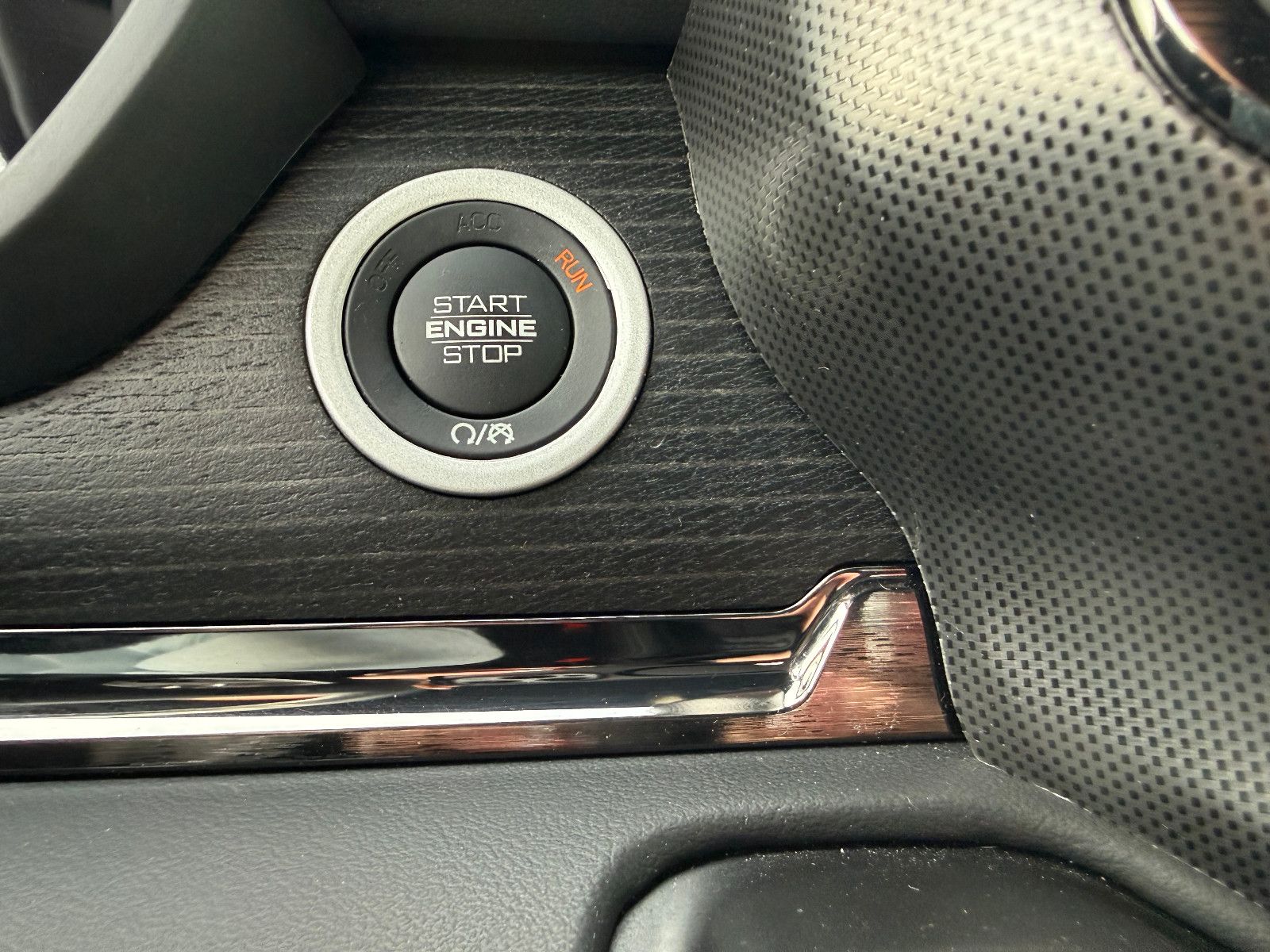 Dodge RAM 1500 Limited Night GRAIL LA CHANTI V8 VOLL