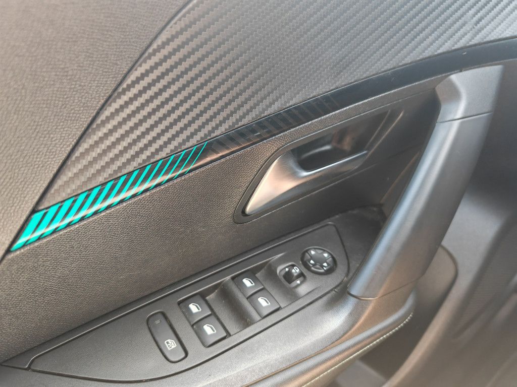 Peugeot 2008 PureTech 130 ALLURE - Samsaru's Car Outlet
