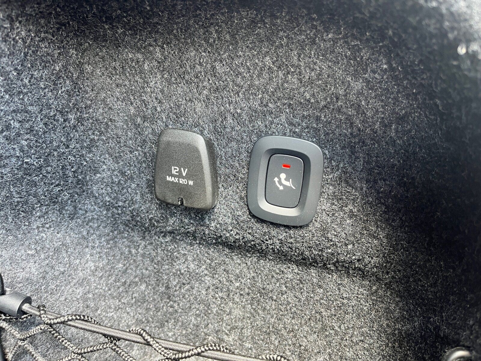 Volvo S60 B4 Plus Dark AHK+STH+SITZH+RFK+NAVI+TEMPOMAT