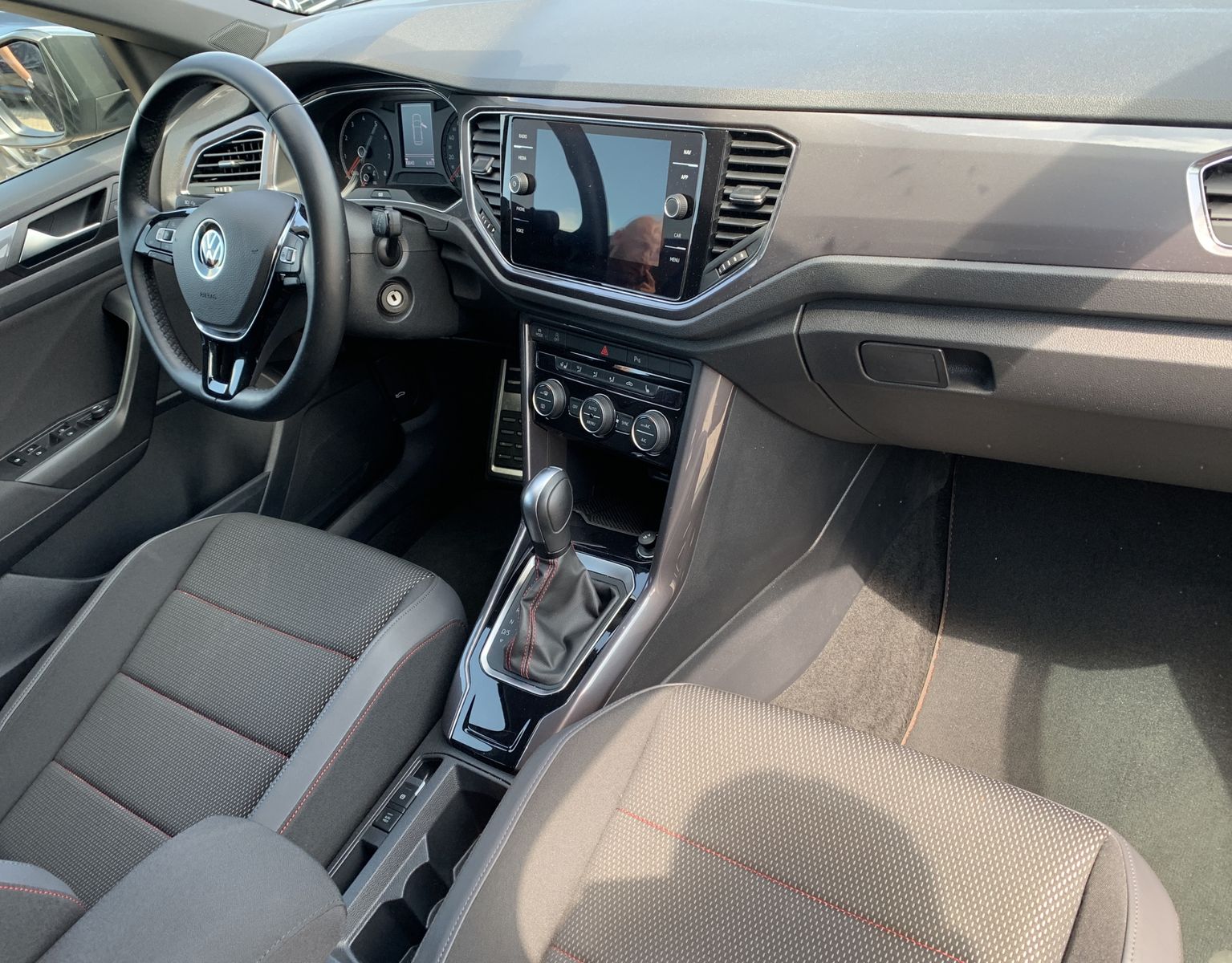 Volkswagen T-Roc 1.5 TSI Sport - Samsaru's Car Outlet