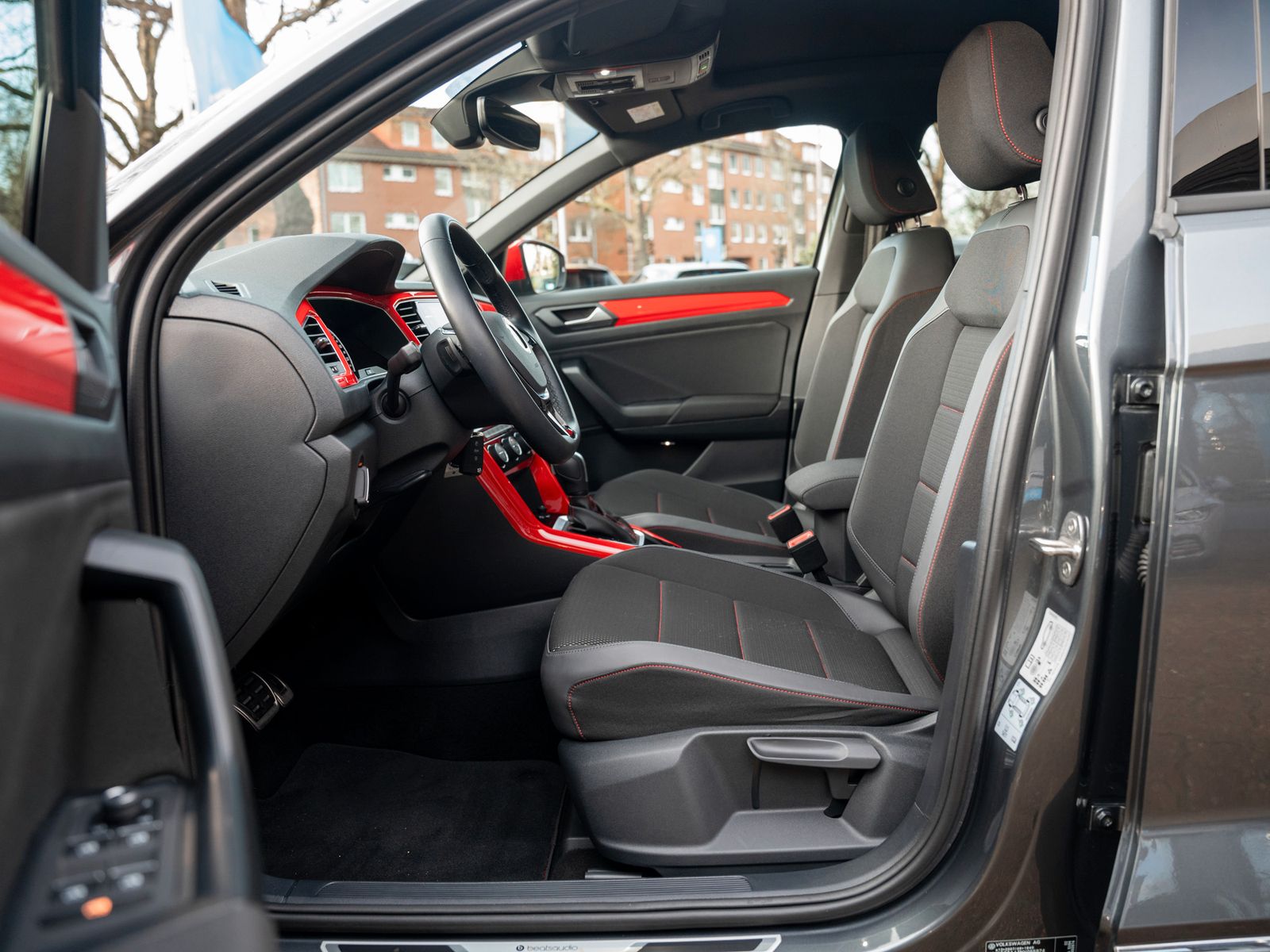 Volkswagen T-ROC Sport 1.5 TSI - Samsaru's Car Outlet