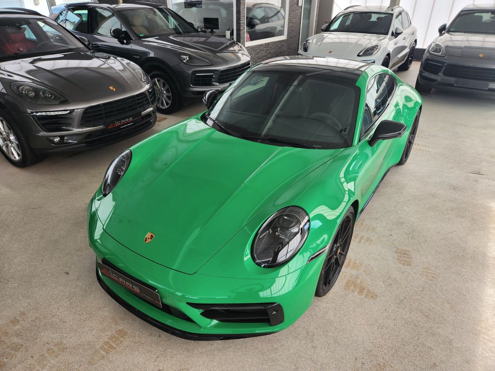 Porsche 992 Carrera 4 GTS Exclusiv - Samsaru's Car Outlet