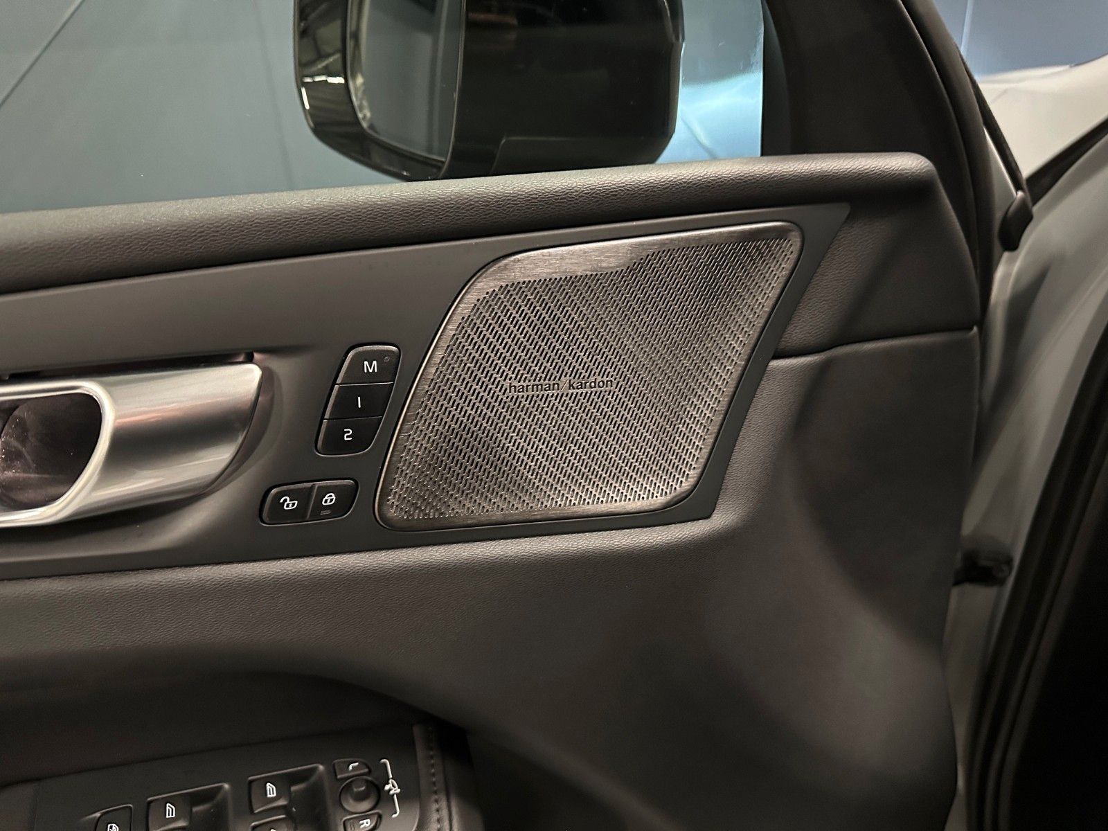 Volvo XC60 Plus Dark AWD *LEDER/Sport*AHK*Business*