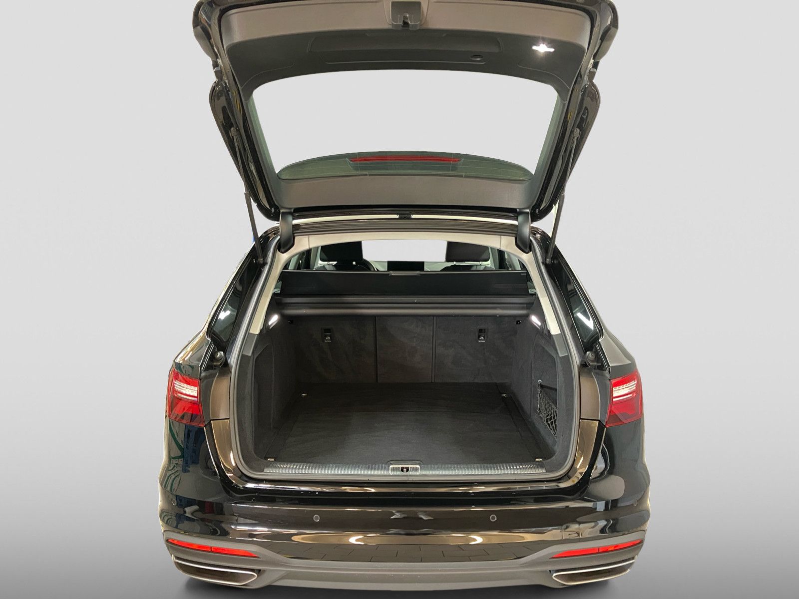 Audi A4 Avant 35 TFSI - Samsaru's Car Outlet