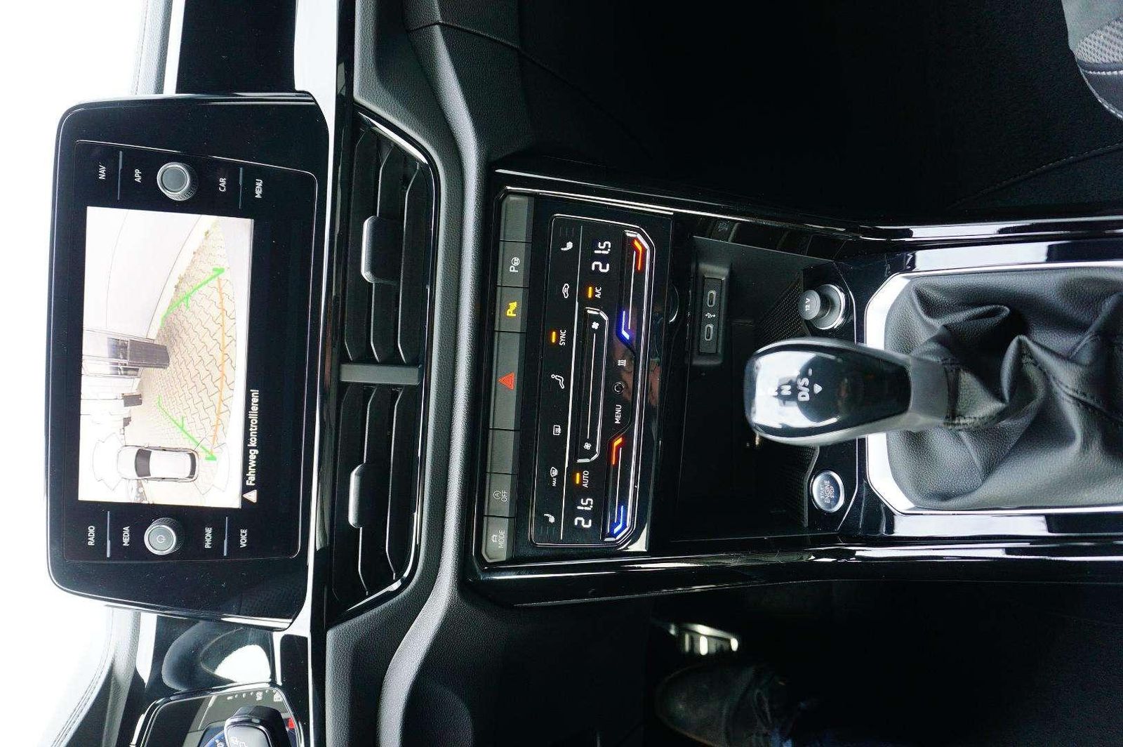 Volkswagen T-Roc R-Line 1.5 TSI 7-Gang DSG - Samsaru's Car Outlet