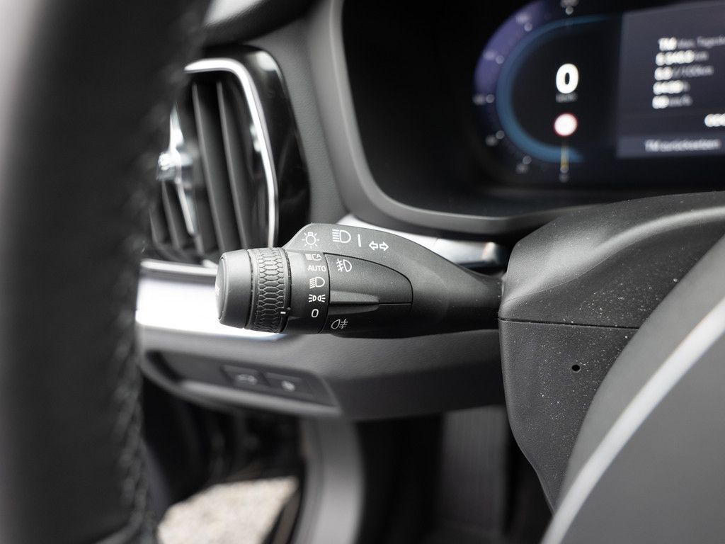 Volvo V60 2.0 Core Recharge Plug-In Hybrid AWD 1.Hand