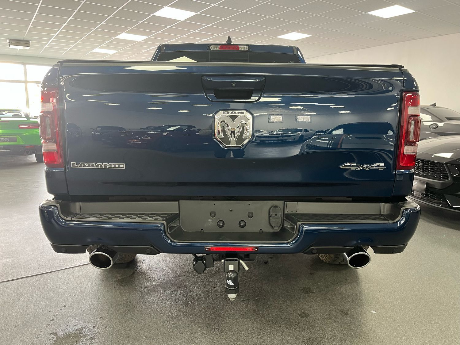 Dodge RAM 5,7l V8 *LARAMIE/12 Zoll Display/LED/AHK/SHZ