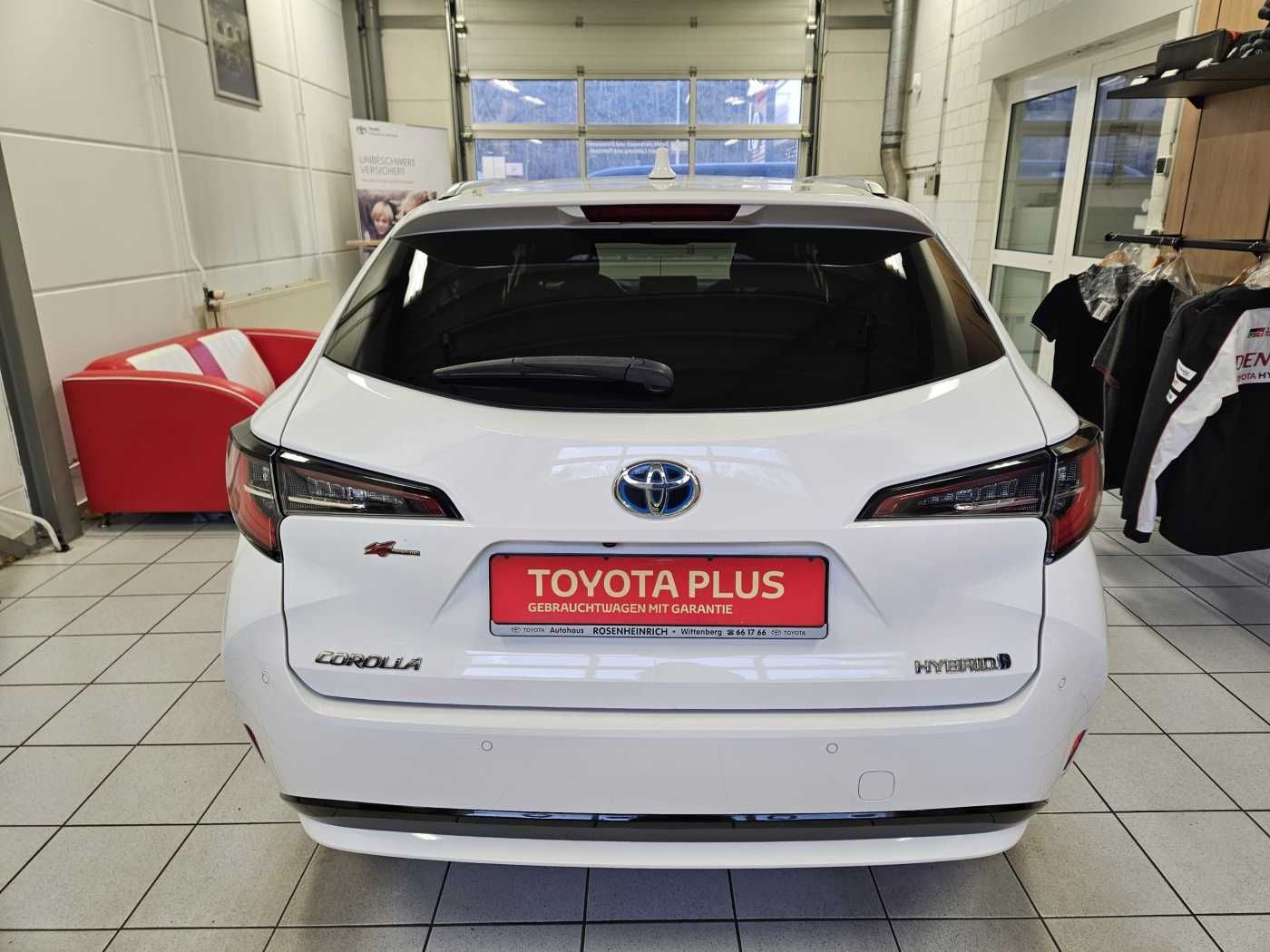 Toyota Corolla Touring Sports Hybrid - Samsaru's Car Outlet