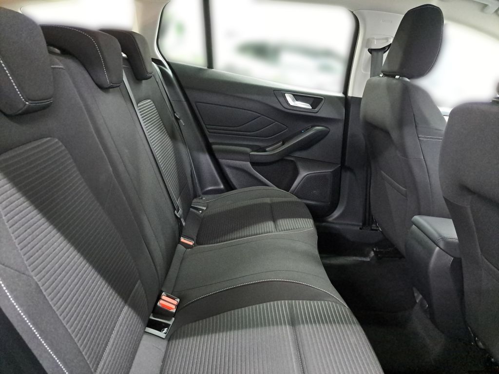 Ford Focus Turnier 1.5 Aut. TITANIUM NAVI RFK LED SHZ