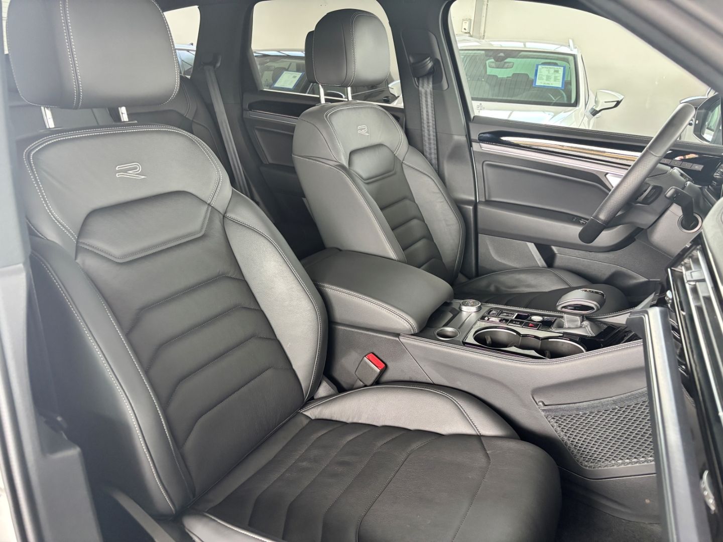 Volkswagen Touareg 3.0 TDI 4Motion R-Line ACC IQ.LIGHT PANO