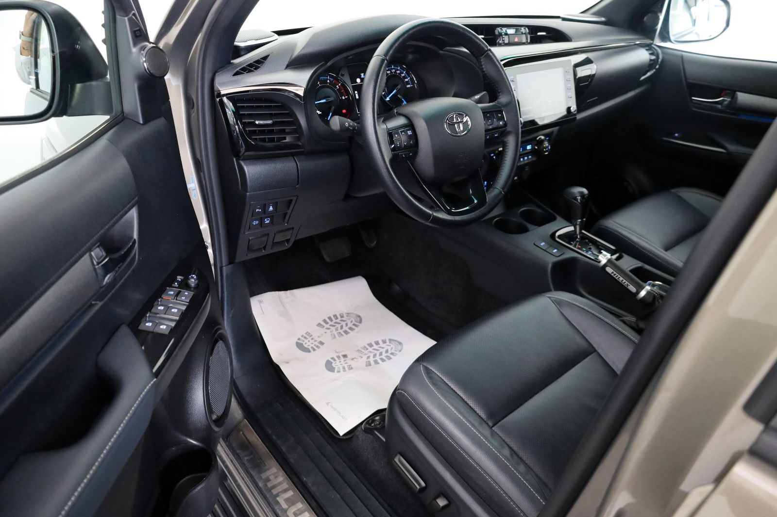 Toyota Hilux 2.8 D-4D Invincible Sport,ACC,AHK