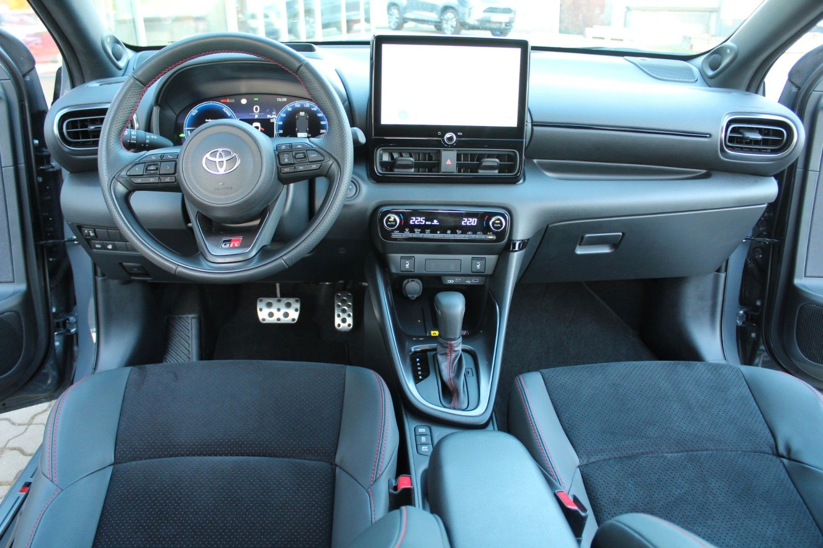 Toyota Yaris Hybrid GR Sport*LED*PDC*KAMERA*HEAD-UP*JBL