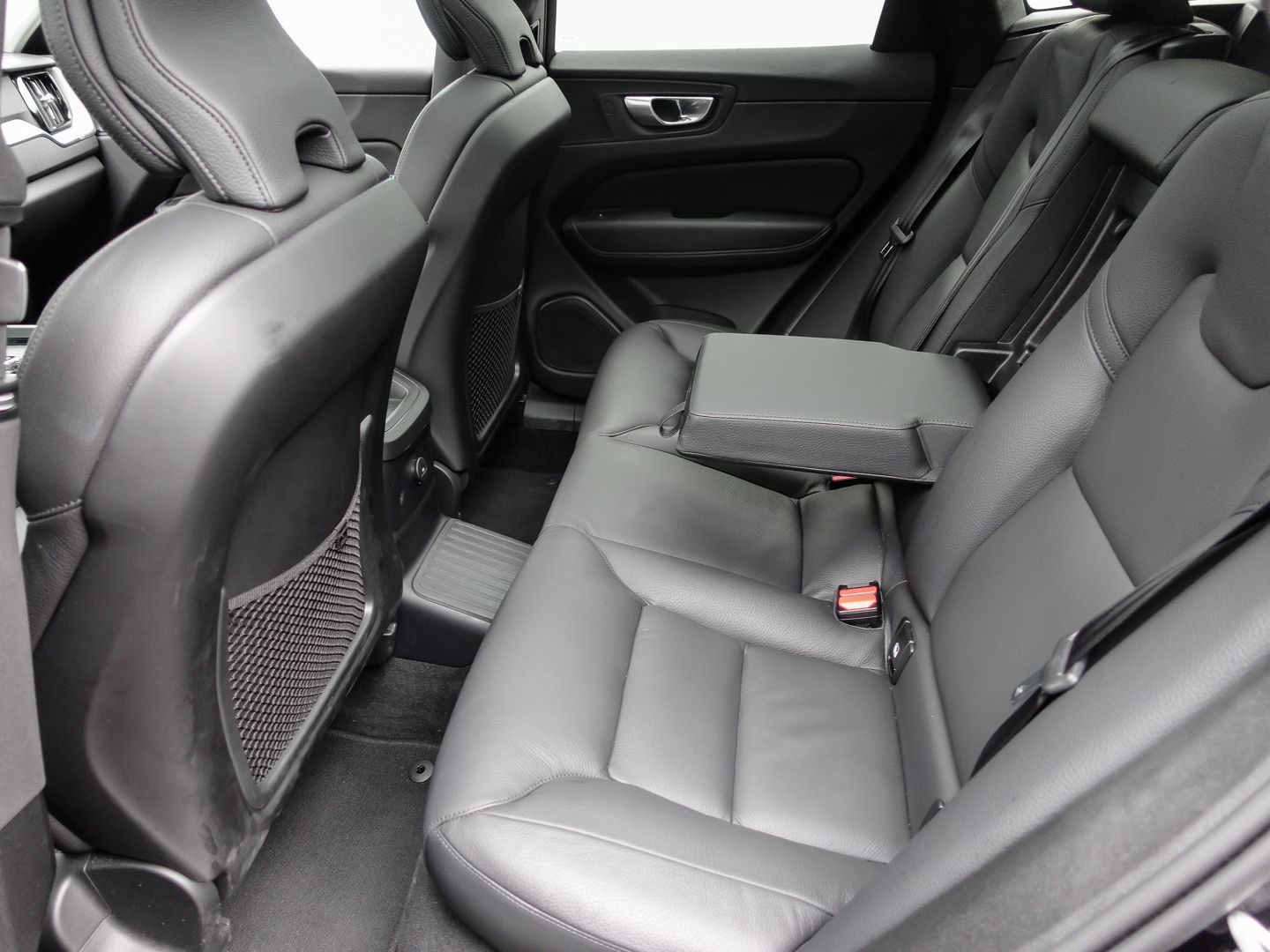 Volvo XC60 Plus Dark Recharge Plug-In Hybrid AWD T6 Tw