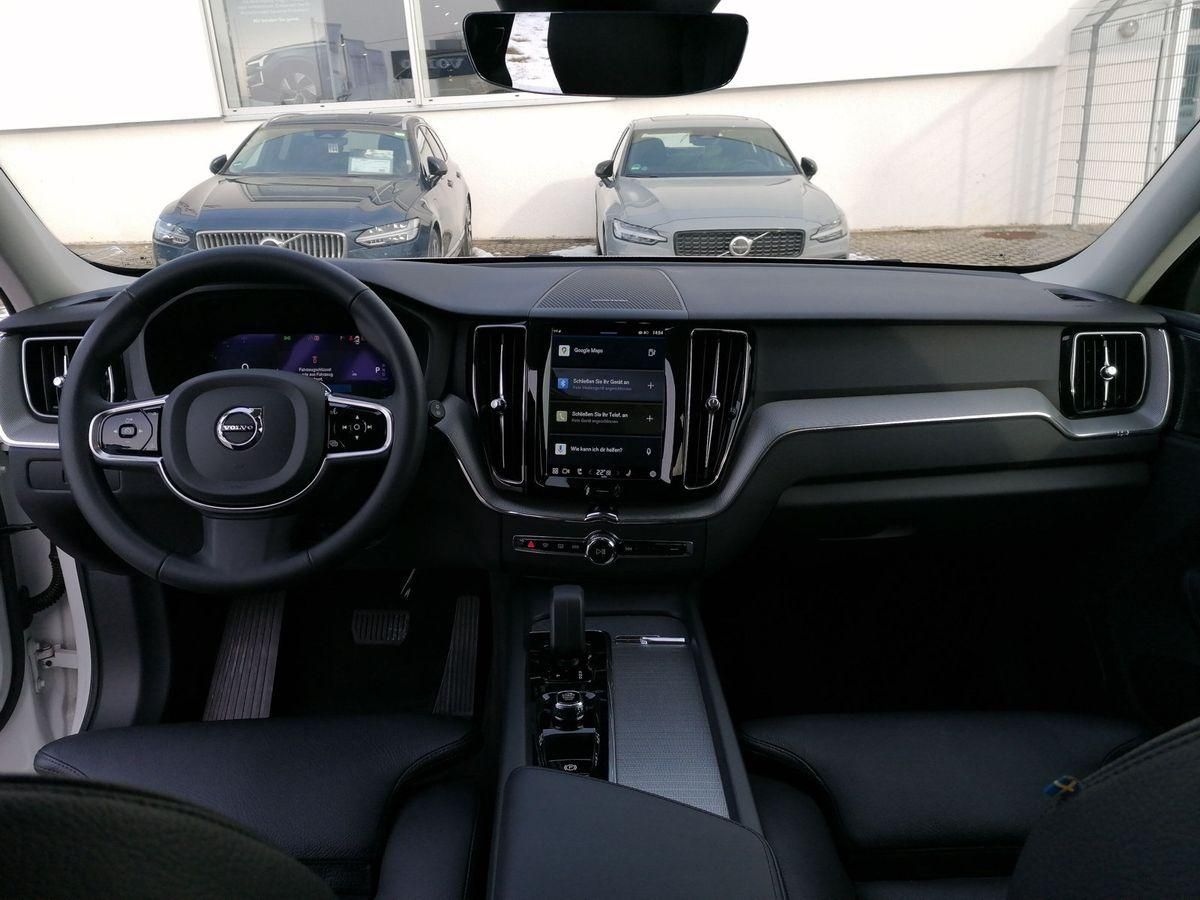 Volvo XC60 B4 AWD Plus Dark 4xSHZ ACC AHK FHZ H/K STHZ