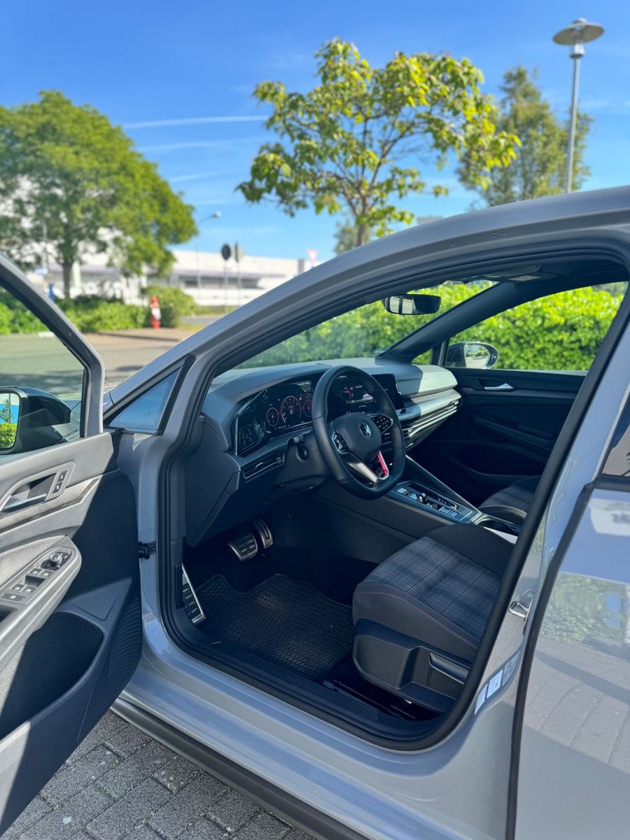Volkswagen Golf GTI Black Style - Samsaru's Car Outlet