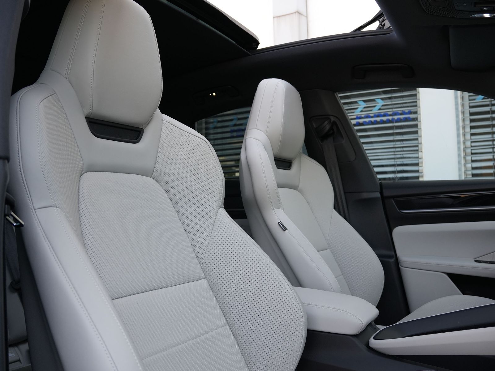 Porsche Macan 4 - Samsaru's Car Outlet