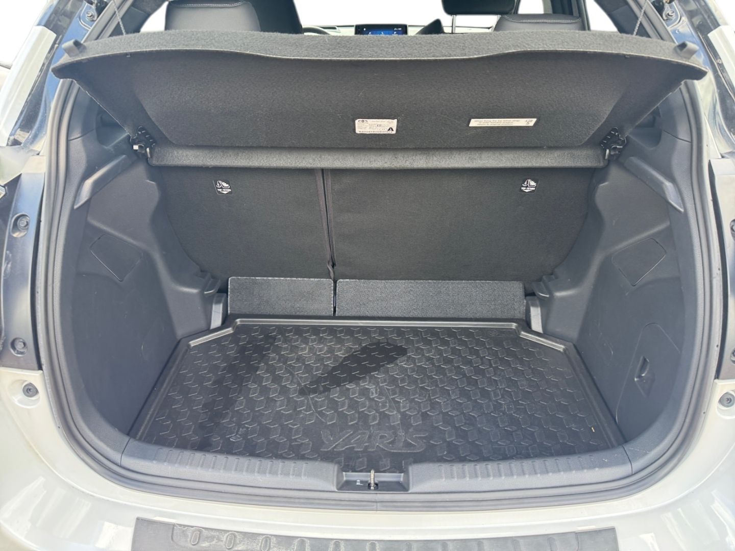 Toyota Yaris Hybrid 1.5 Style *HUD*Teilleder*SHZ*CAM*PD