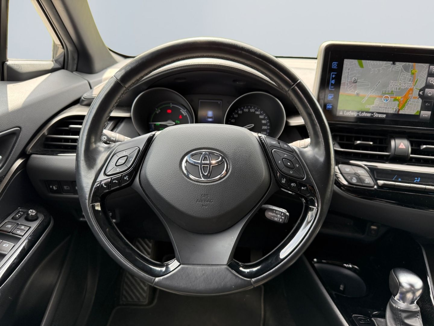 Toyota C-HR 1.8 Hybrid Club - Samsaru's Car Outlet