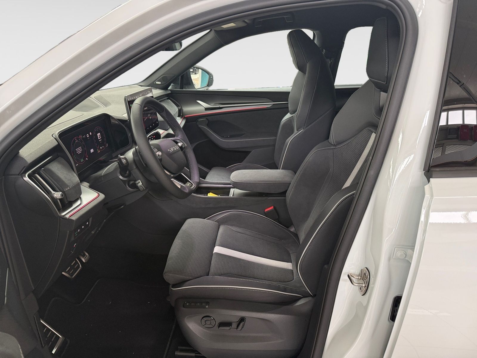 Skoda KODIAQ IV SPORTLINE 1.5 TSI DSG NAVI LED AHK