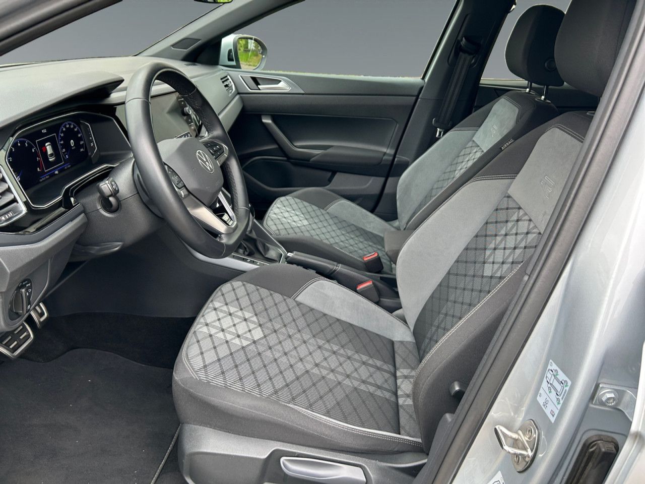 Volkswagen Taigo 1.0 TSI DSG R-Line - Samsaru's Car Outlet