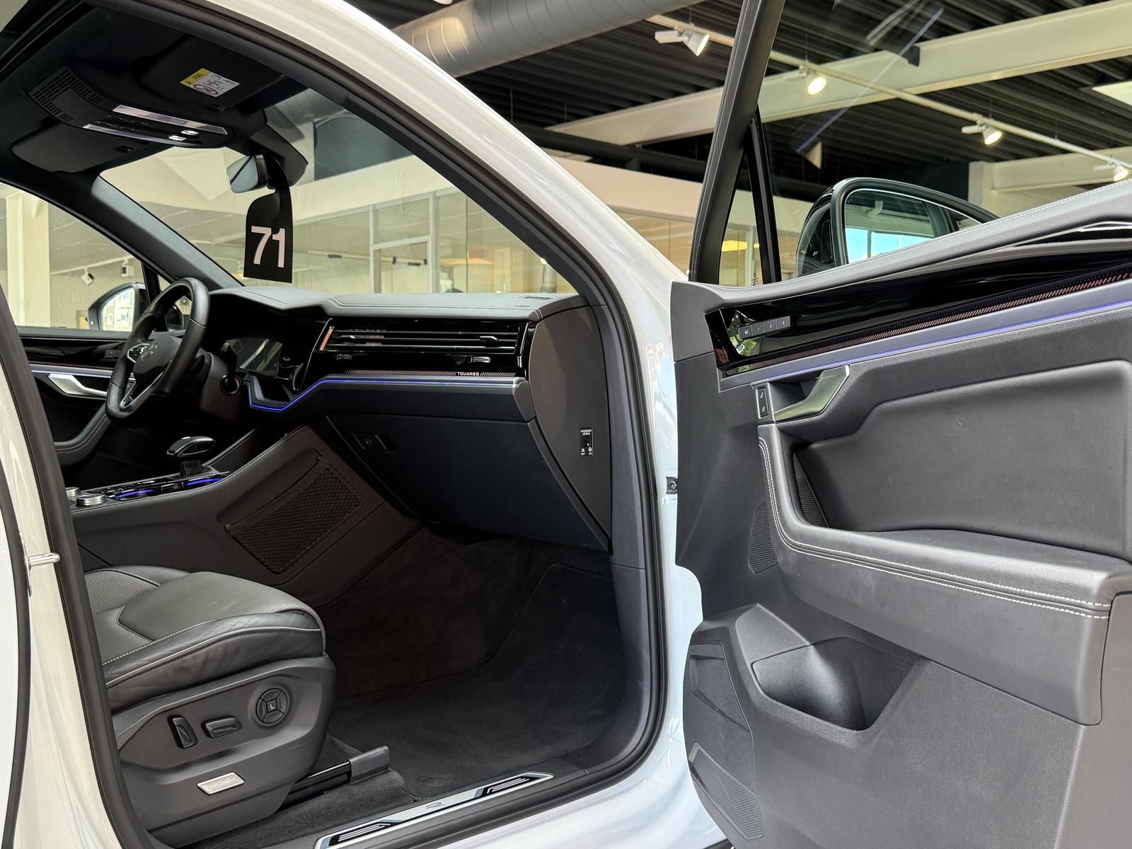 Volkswagen Touareg 3.0 TDI 4M R-Line Pano*HuD*StHzg*Massage