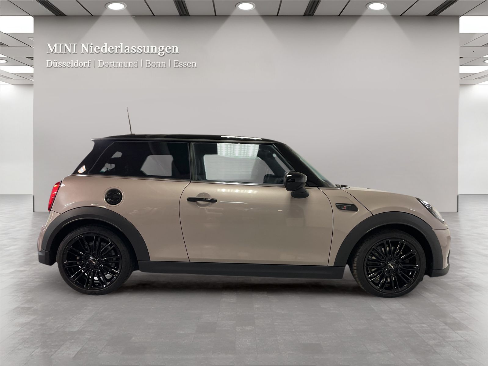 MINI Cooper S - Samsaru's Car Outlet