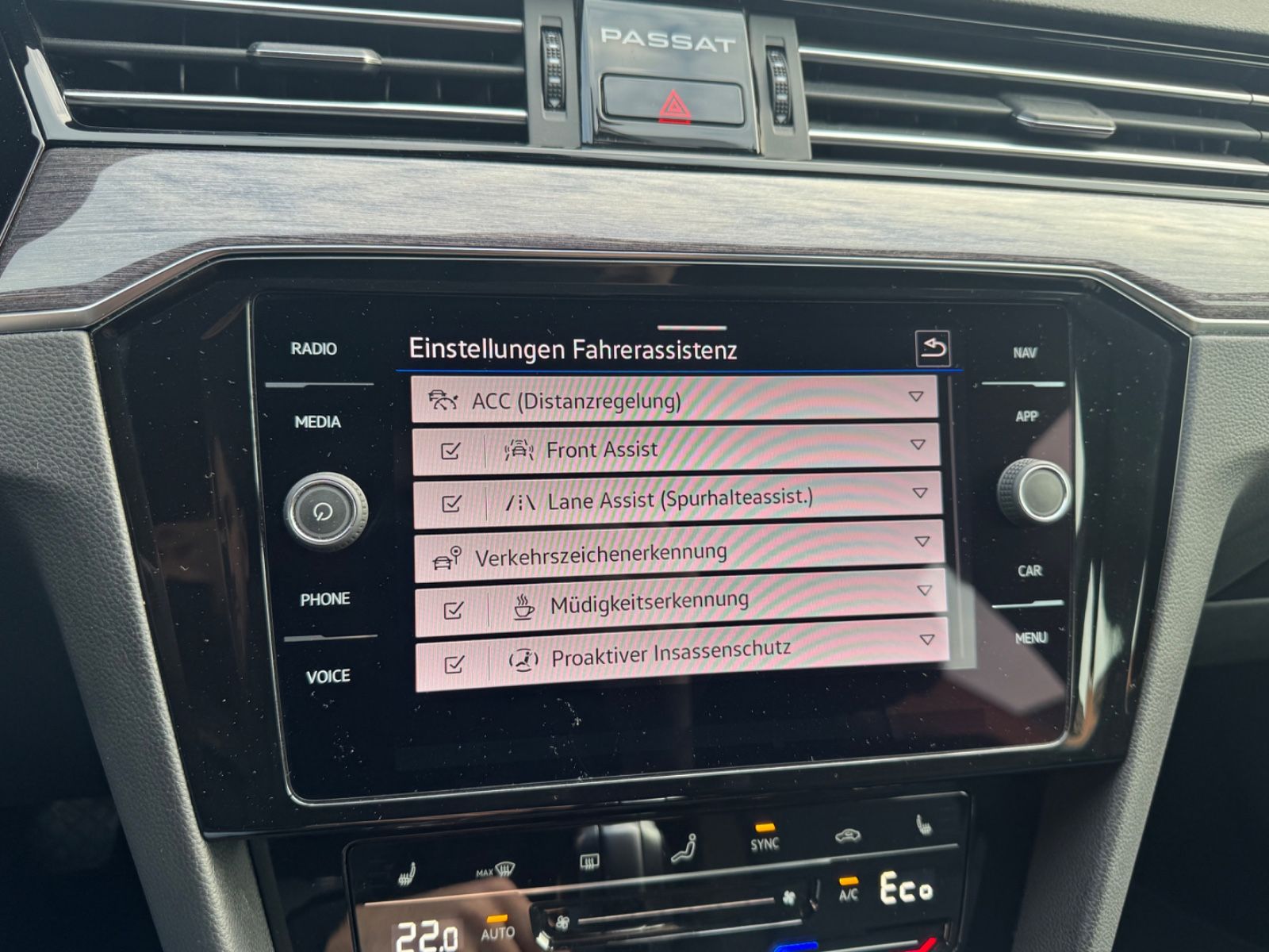 Volkswagen Passat Variant GTE DSG - Samsaru's Car Outlet