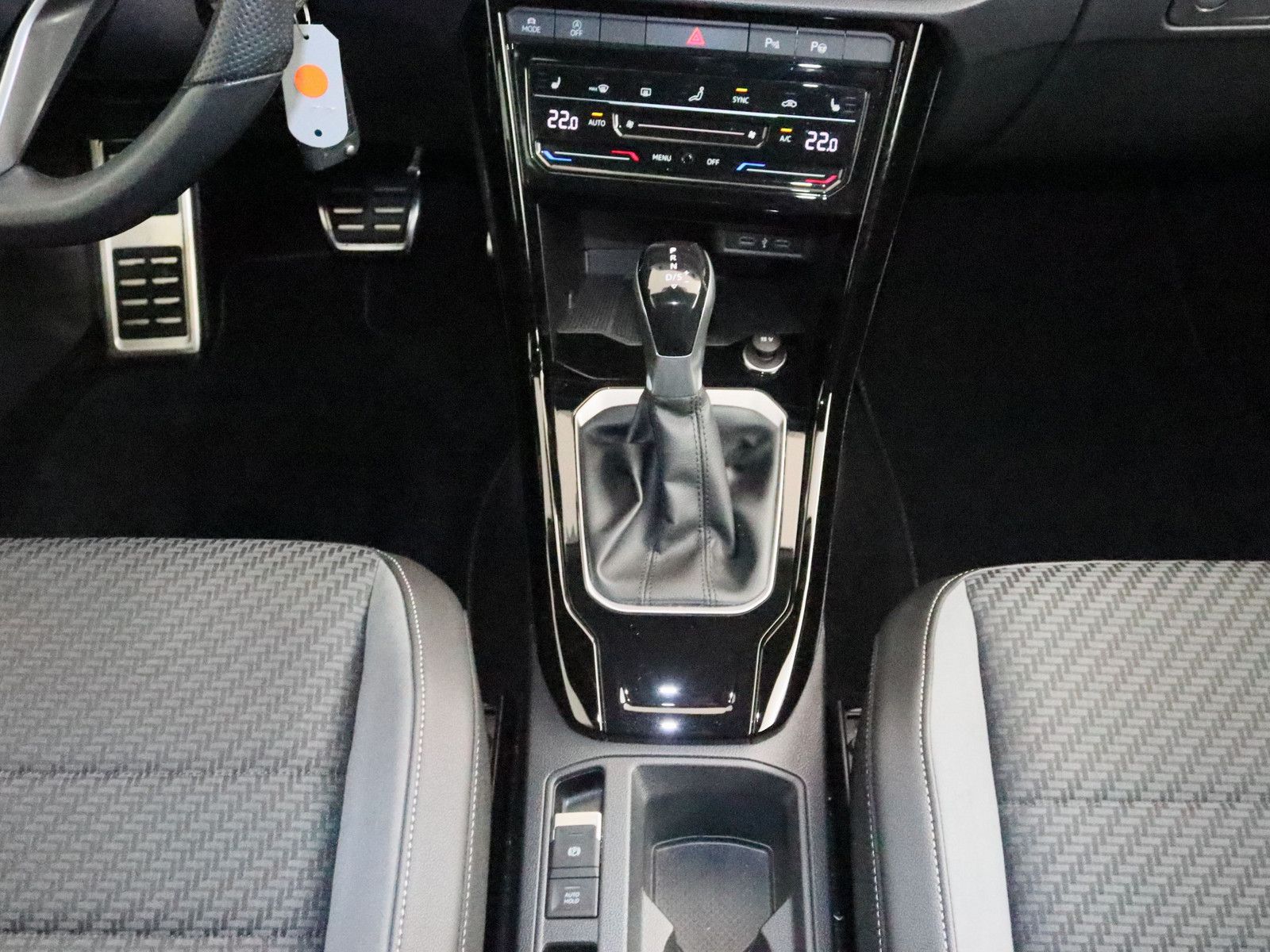 Volkswagen T-Roc 1.5 TSI R-Line - Samsaru's Car Outlet