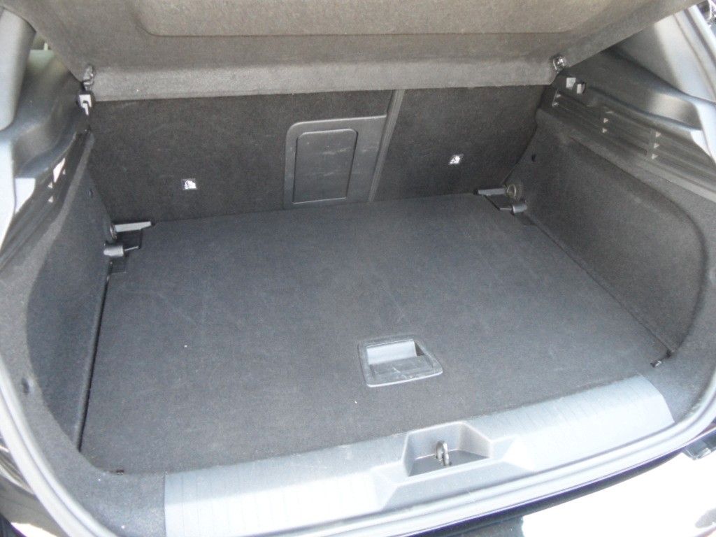Opel Astra 1.2 Turbo Edition - Samsaru's Car Outlet