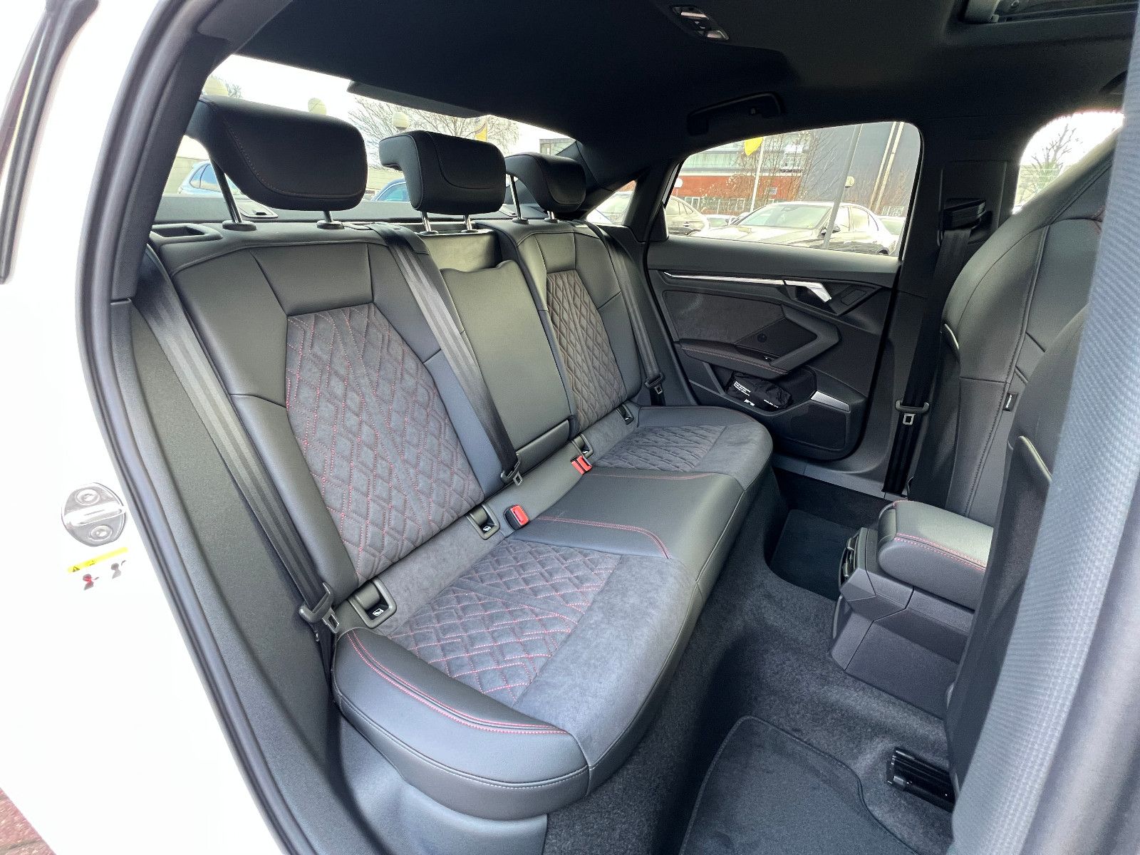 Audi A3 Lim. 3X S-LINE BLACK EDITION PANO HUD CARBON
