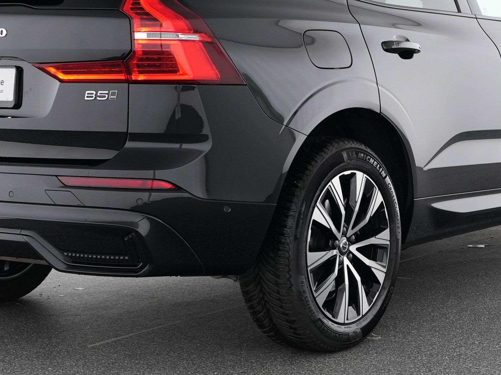 Volvo XC60 B5 Benzin AWD Plus Dark - Samsaru's Car Outlet