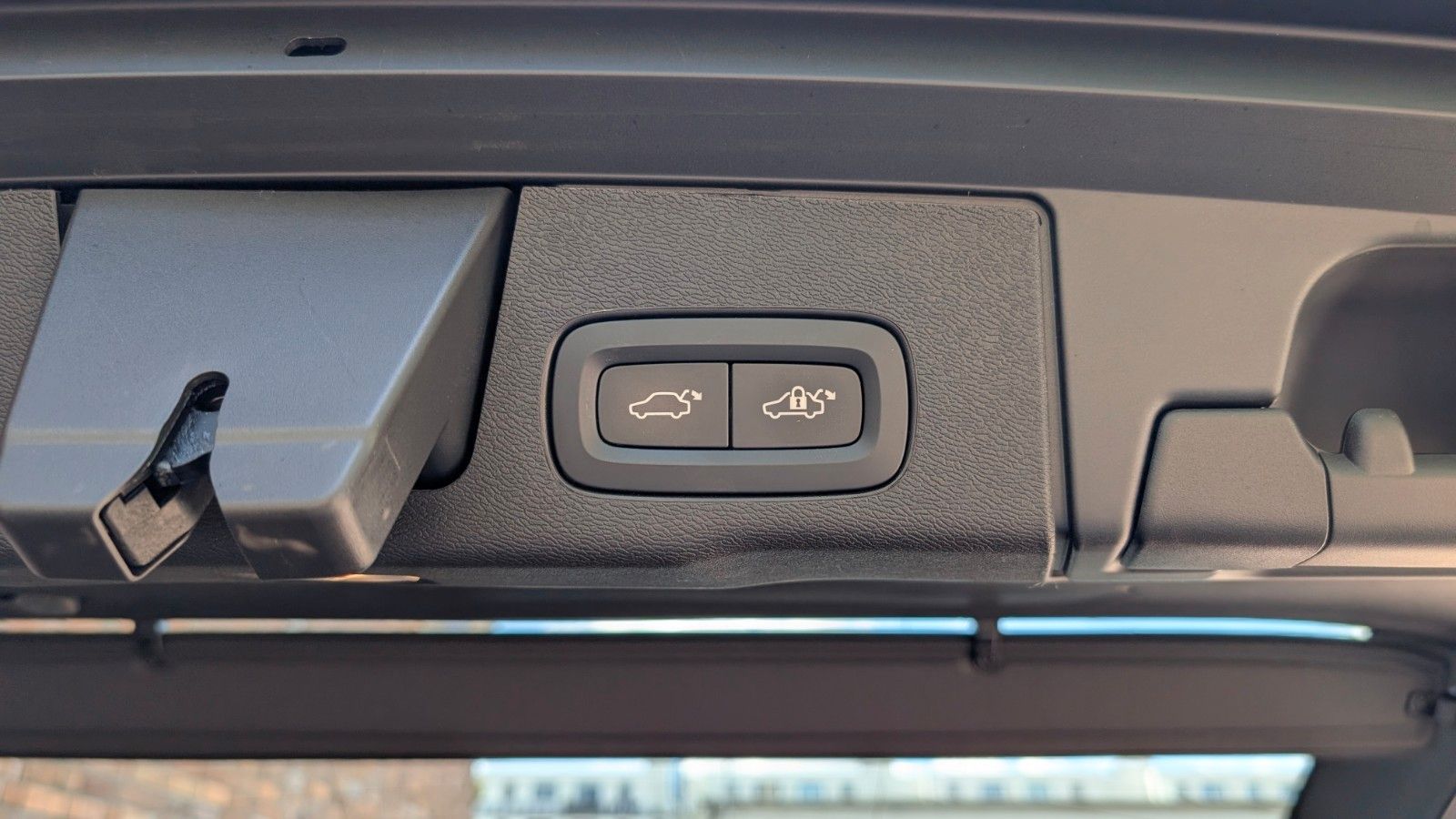 Volvo XC 60 B5 Plus Dark AWD - Samsaru's Car Outlet