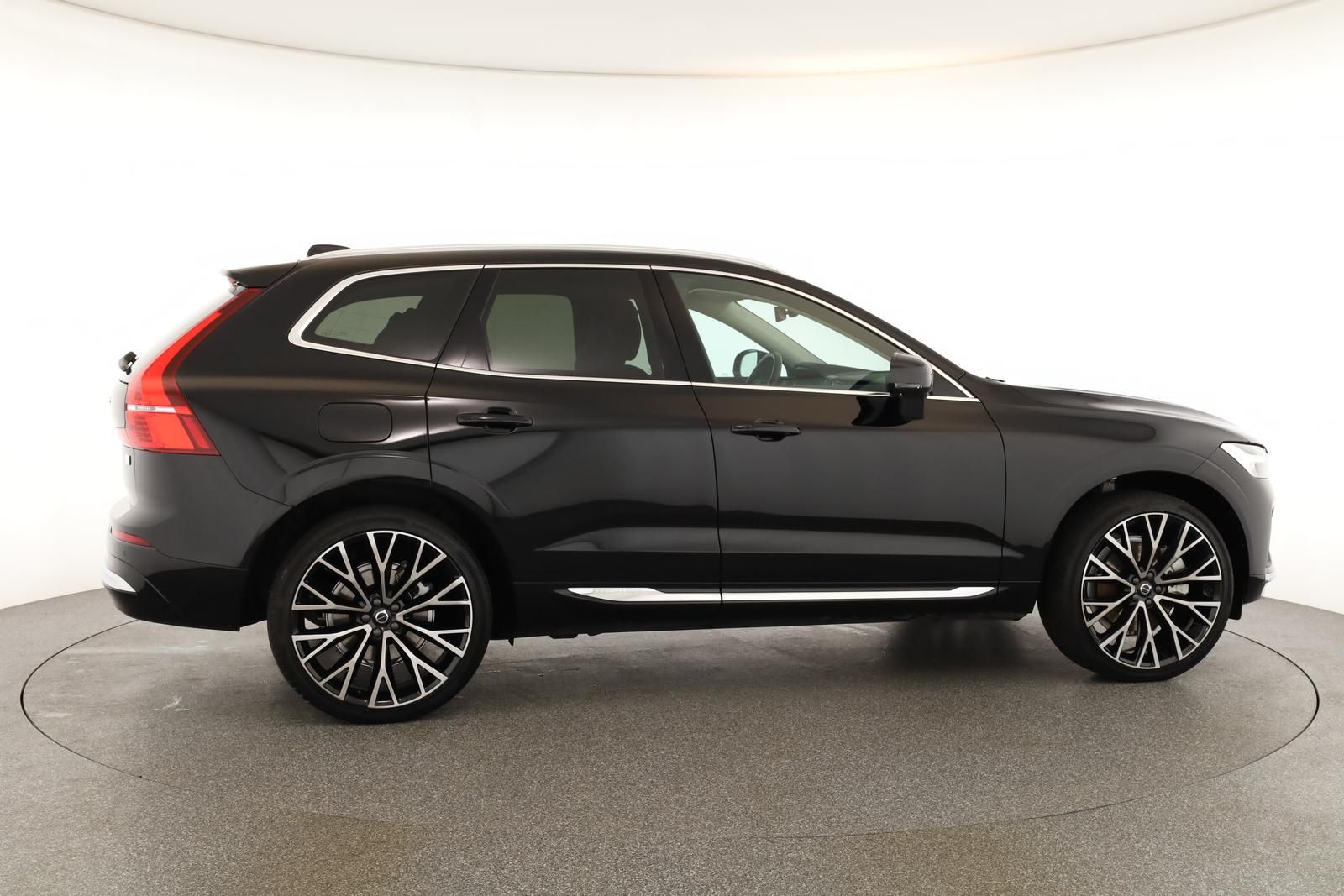 Volvo XC60 Recharge T6 AWD Core Pano Kam STHZ 20" AHK