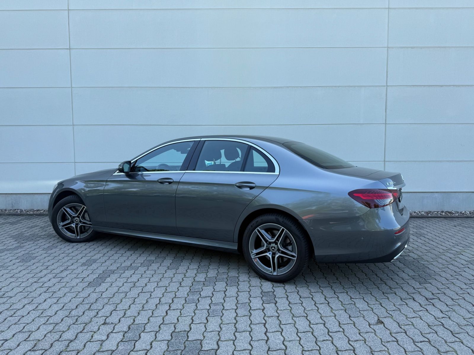Mercedes-Benz E 300e AMG-Paket - Samsaru's Car Outlet