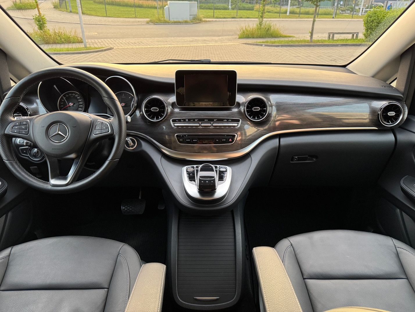 Mercedes-Benz V 220 V-Klasse Long - Samsaru's Car Outlet