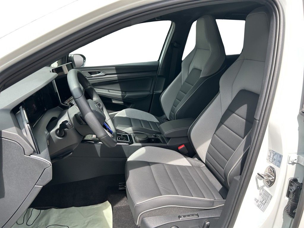 Volkswagen Golf VIII 1.5 eHybrid DSG GTE AHK*PANO*HUD*IQ-LI