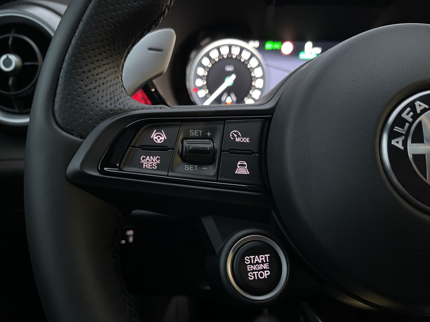 Alfa Romeo Tonale Tributo italiano PHEV PANORAMA+PDC+KAMERA
