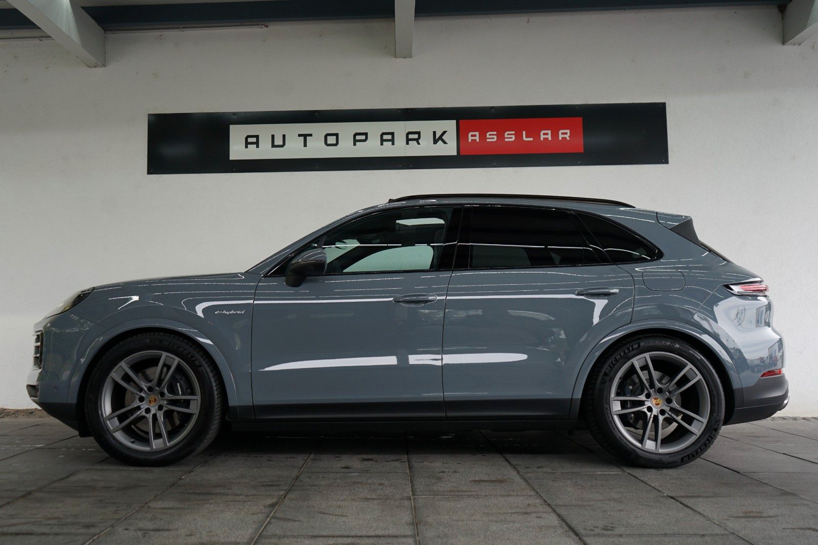 Porsche Cayenne E-Hybrid/PANO/P-Display/HUD/AHK/18W/ACC